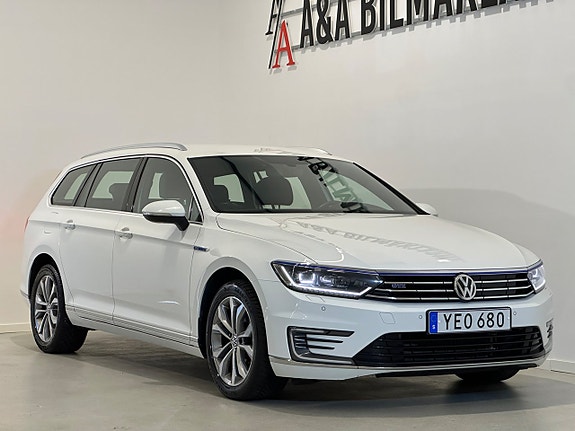 Volkswagen Passat 2 of 5