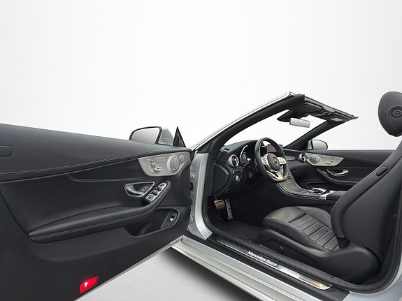 Mercedes-Benz C300 12 of 30