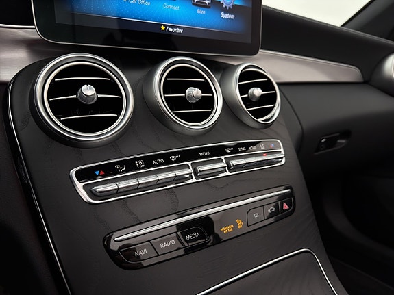 Mercedes-Benz C300 21 of 30