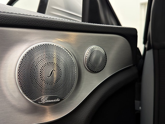 Mercedes-Benz C300 30 of 30
