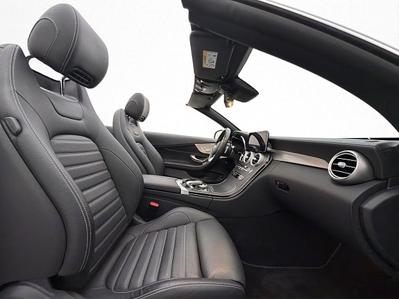 Mercedes-Benz C300 10 of 30