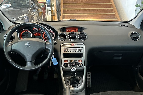 Peugeot 308 SW 12 of 21