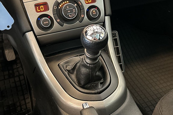 Peugeot 308 SW 15 of 21
