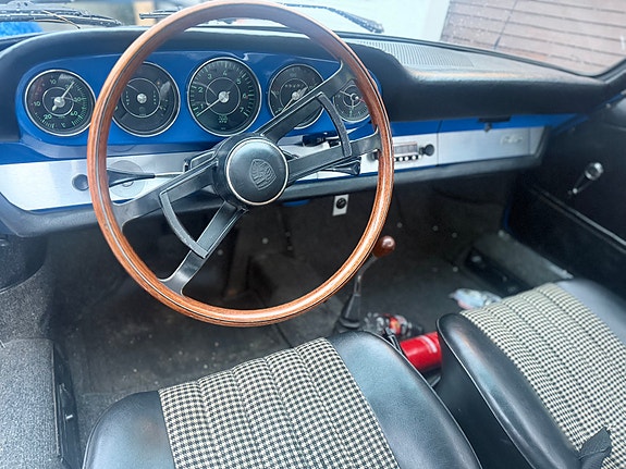 Porsche 912 2 of 8