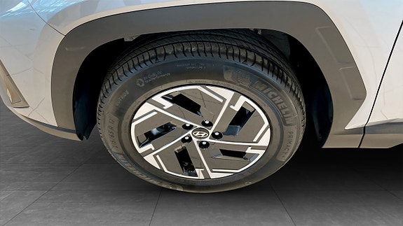 Hyundai Tucson 9 of 12