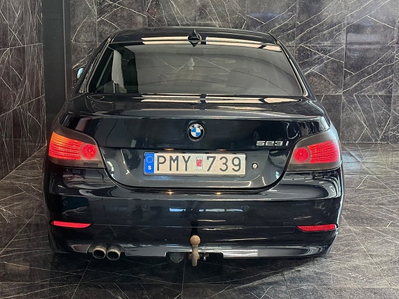 BMW 523i 4 of 5