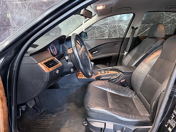 BMW 523i 7 of 13