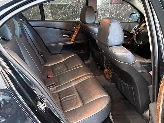 BMW 523i 10 of 13