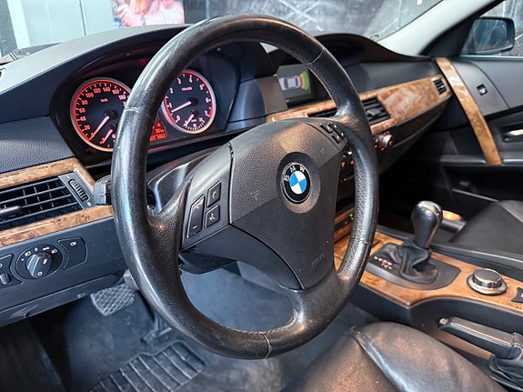 BMW 523i 12 of 13