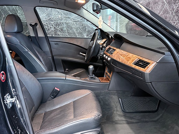 BMW 523i 9 of 13