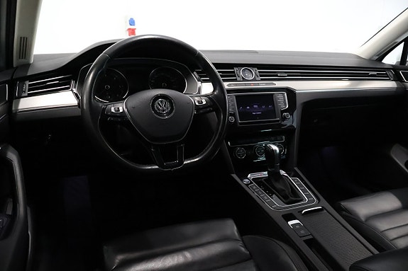 Volkswagen Passat 12 of 30