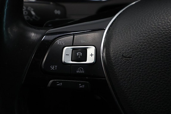 Volkswagen Passat 13 of 30
