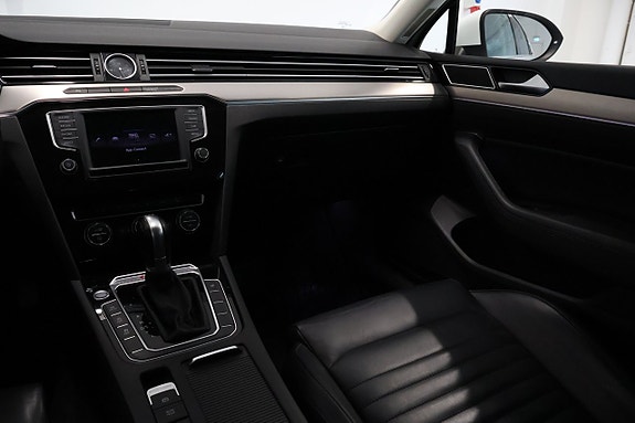 Volkswagen Passat 17 of 30