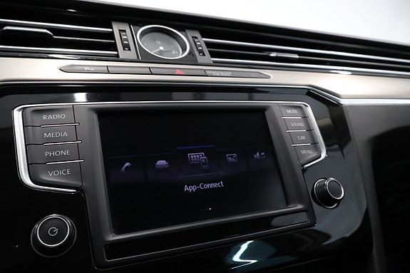 Volkswagen Passat 20 of 30