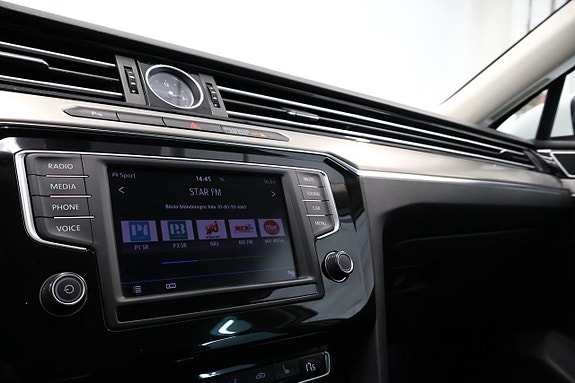Volkswagen Passat 19 of 30