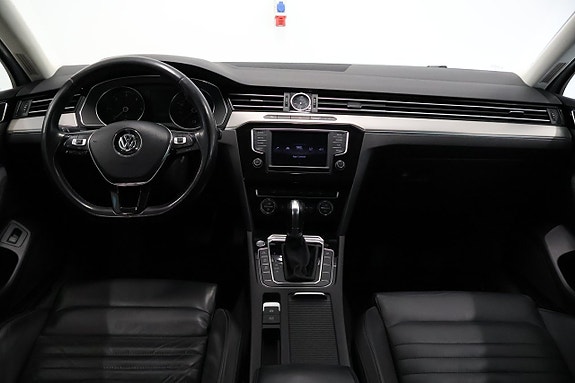 Volkswagen Passat 15 of 30