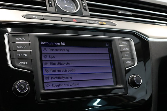 Volkswagen Passat 22 of 30