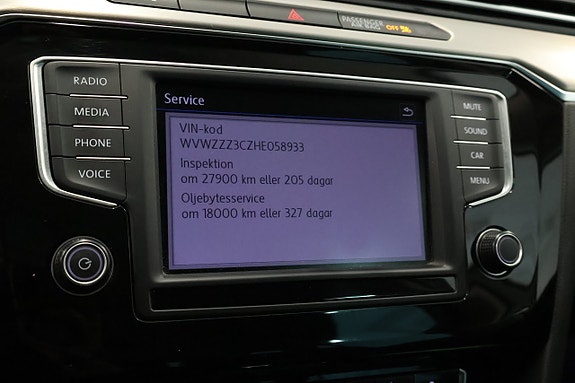 Volkswagen Passat 23 of 30