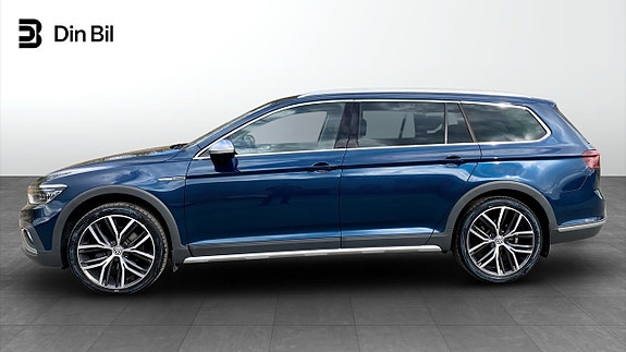 Volkswagen Passat Alltrack 2 of 5
