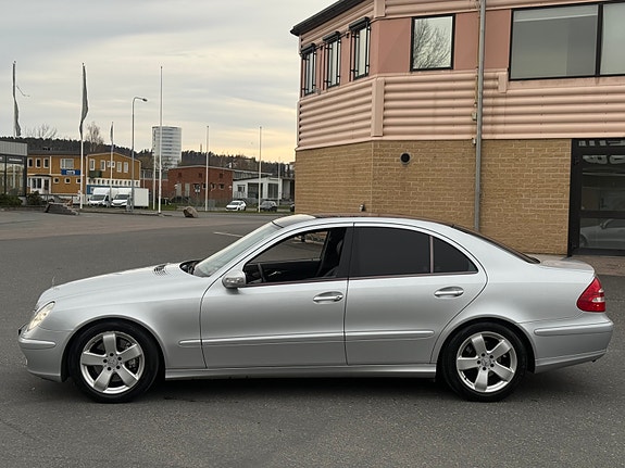 Mercedes-Benz E200 2 of 5