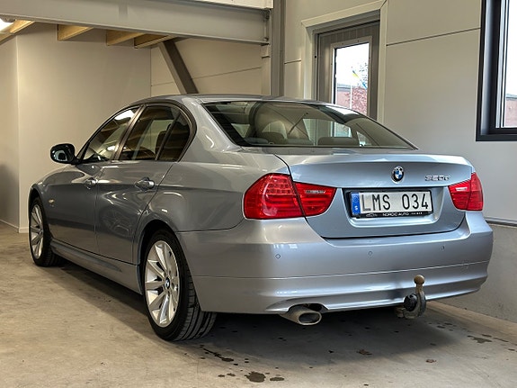 BMW 320d 4 of 5