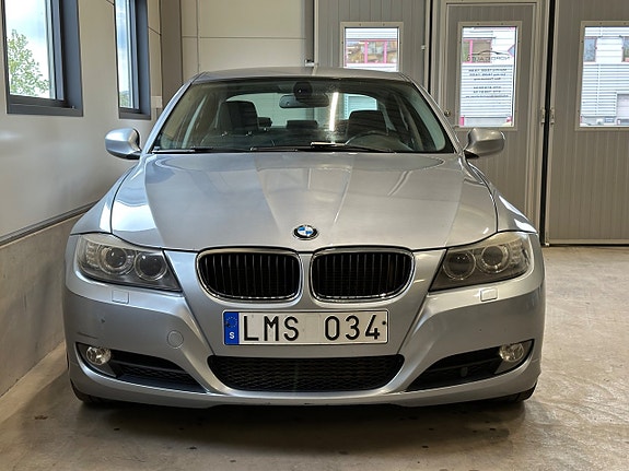 BMW 320d 2 of 5