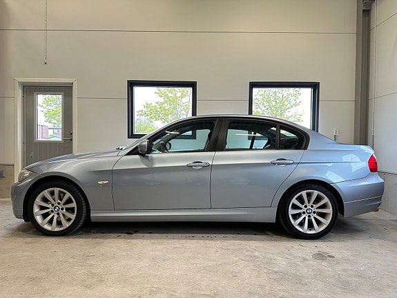 BMW 320d 3 of 5