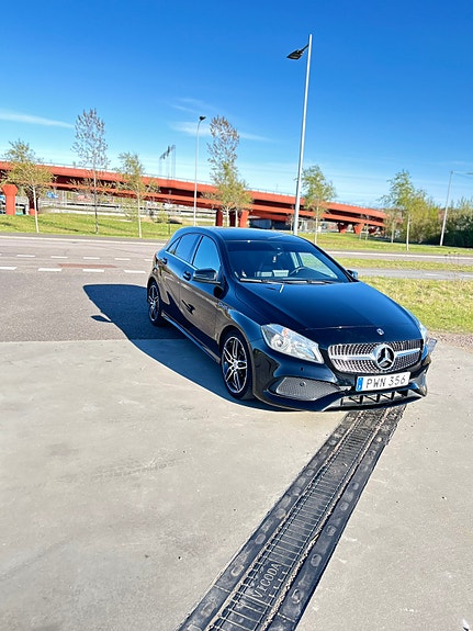Mercedes-Benz A180 2 of 5