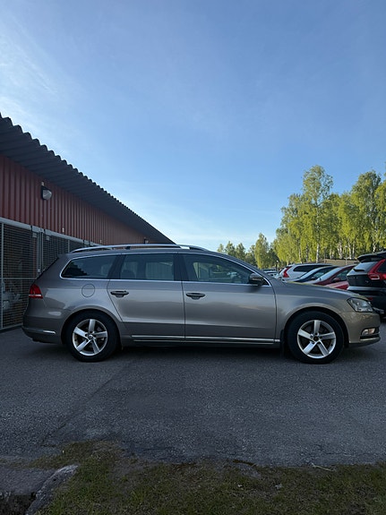 Volkswagen Passat 2 of 5