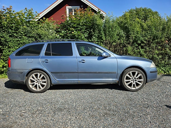 Skoda Octavia 2 of 5