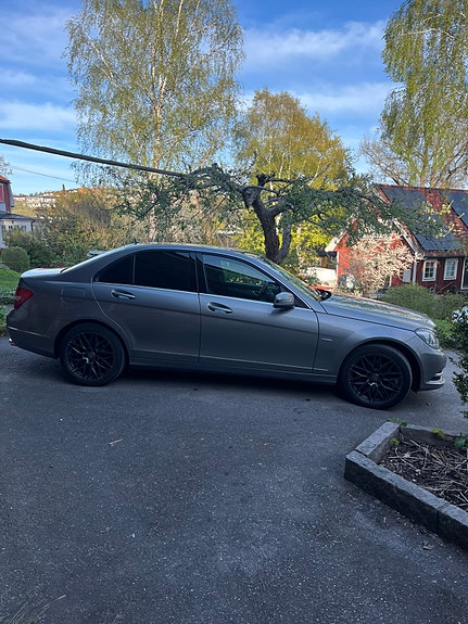Mercedes-Benz C300 3 of 5