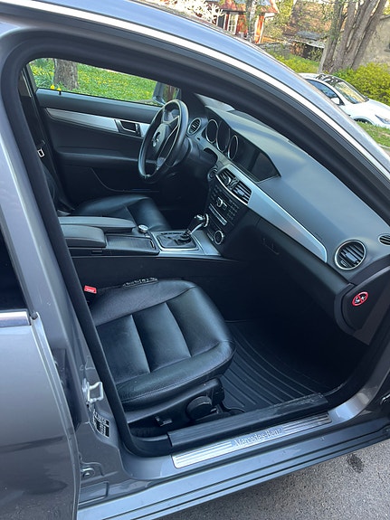 Mercedes-Benz C300 5 of 5