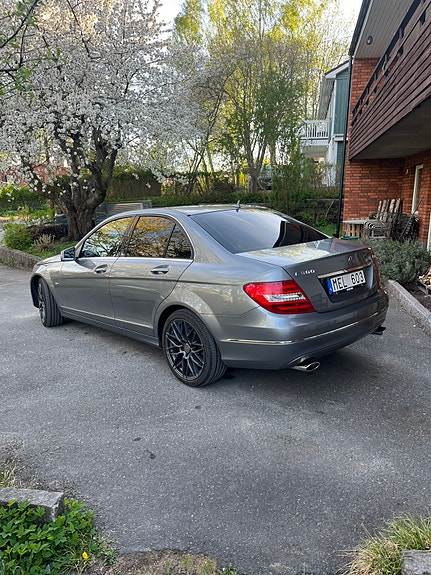 Mercedes-Benz C300 2 of 5
