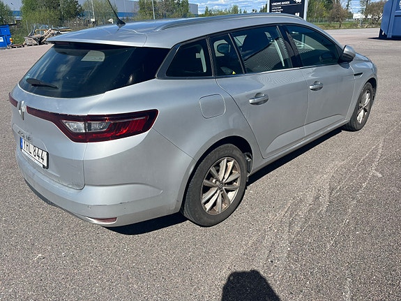 Renault Megane IV 2 of 5