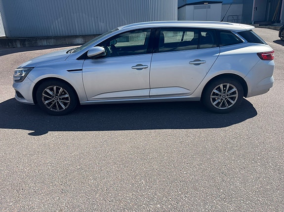 Renault Megane IV 4 of 5