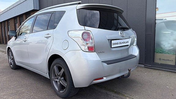 Toyota Verso 2 of 5