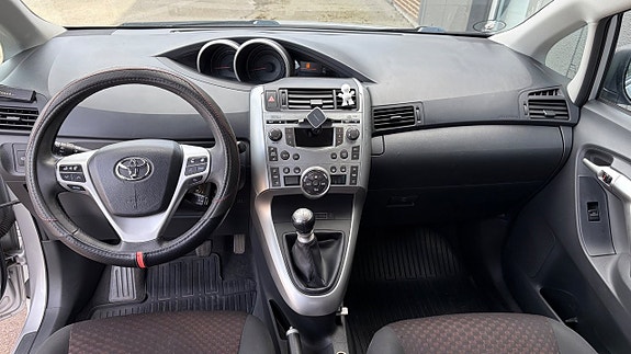 Toyota Verso 9 of 15