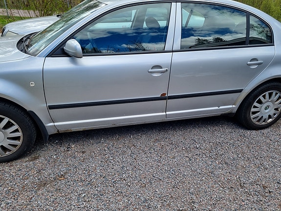 Skoda Superb 3 of 5