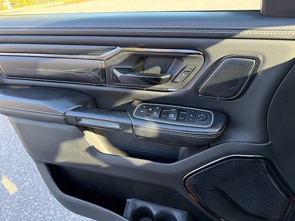 Dodge RAM 14 of 16