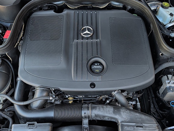 Mercedes-Benz E250 9 of 30