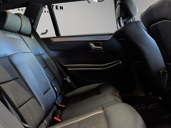 Mercedes-Benz E250 11 of 30