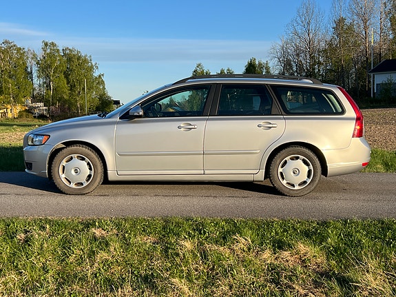 Volvo V50 3 of 13