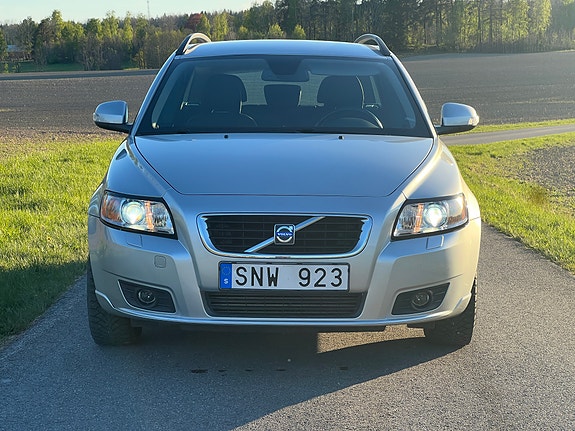 Volvo V50 2 of 13