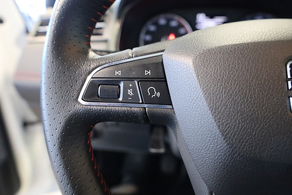 Seat Arona 24 of 27