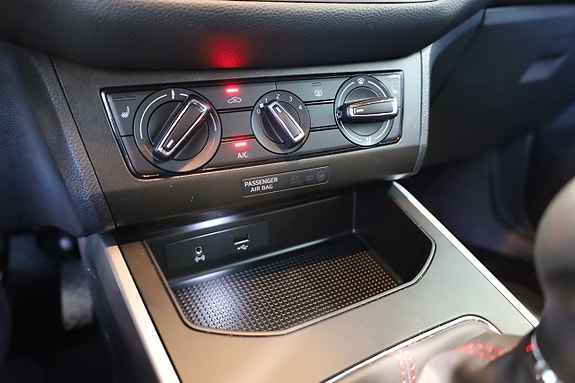 Seat Arona 21 of 27