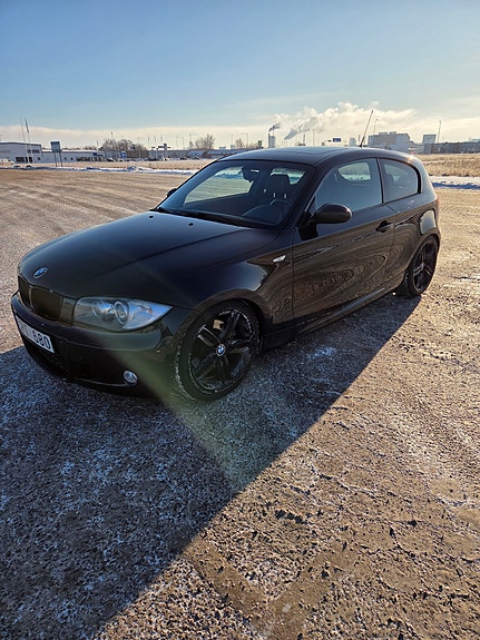 BMW 130i 2 of 5