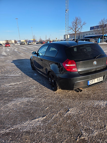 BMW 130i 4 of 5
