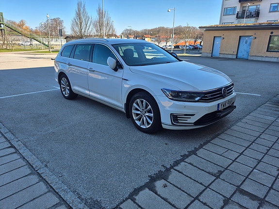 Volkswagen Passat 2 of 5