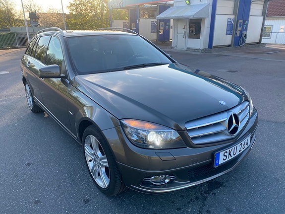 Mercedes-Benz C180 4 of 5
