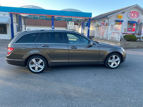 Mercedes-Benz C180 3 of 5